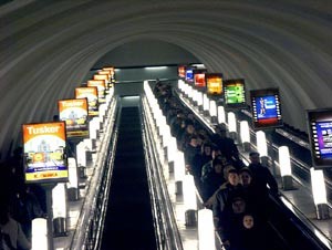 Реклама на станциях метро